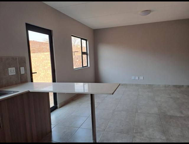 3 BEDROOM TOWNHOUSE FOR SALE IN DIE HEUWEL